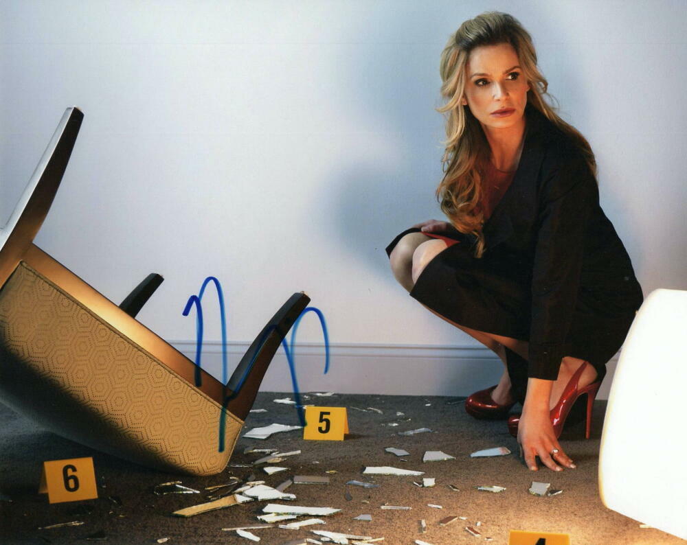 KYRA SEDGWICK SIGNED AUTOGRAPH 8x10 Photo Poster painting - THE CLOSER BABE, BROOKLYN NINE-NINE