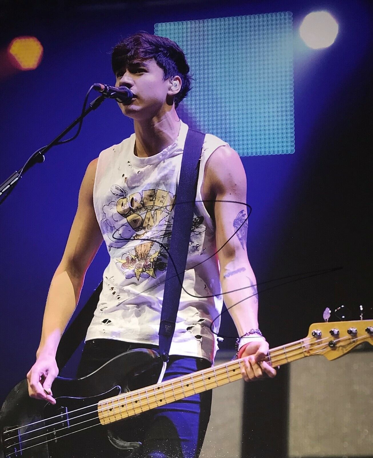 Calum Hood 5SOS 5 Seconds Of Summer Signed 8x10 Photo Poster painting Autographed COA E2