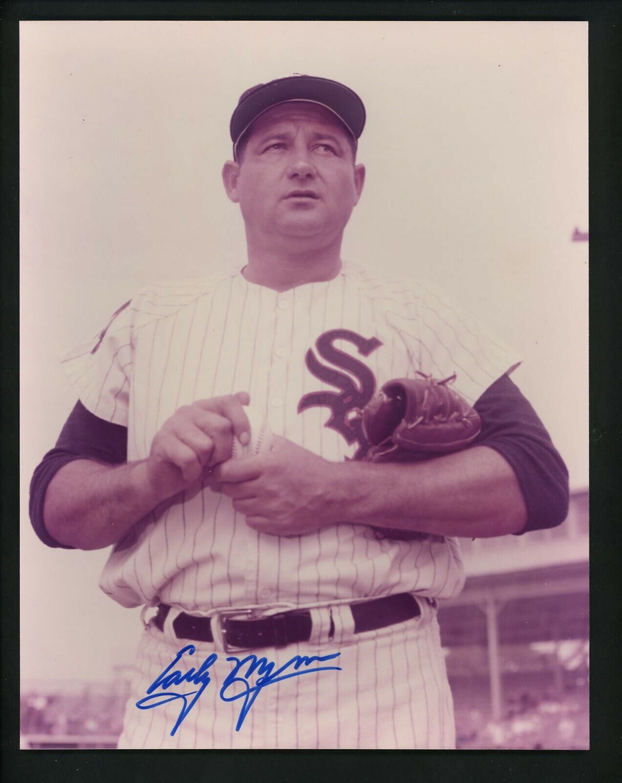 Early Wynn Signed Autographed 8 x 10 Photo Poster painting Chicago White Sox with glove