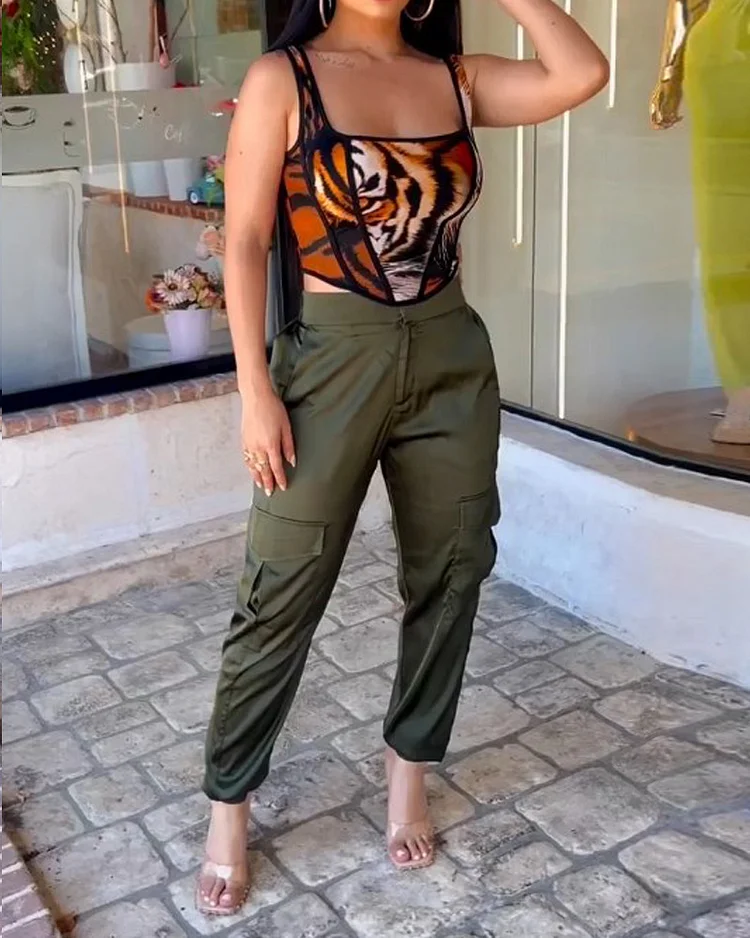 Sleeveless printed two piece suit
