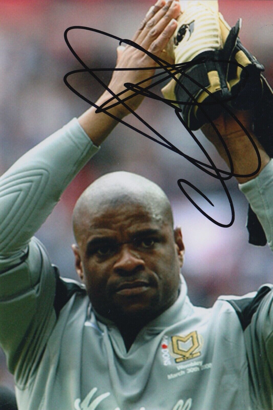 WILLY GUERET HAND SIGNED 6X4 Photo Poster painting - FOOTBALL AUTOGRAPH - MK DONS 3.