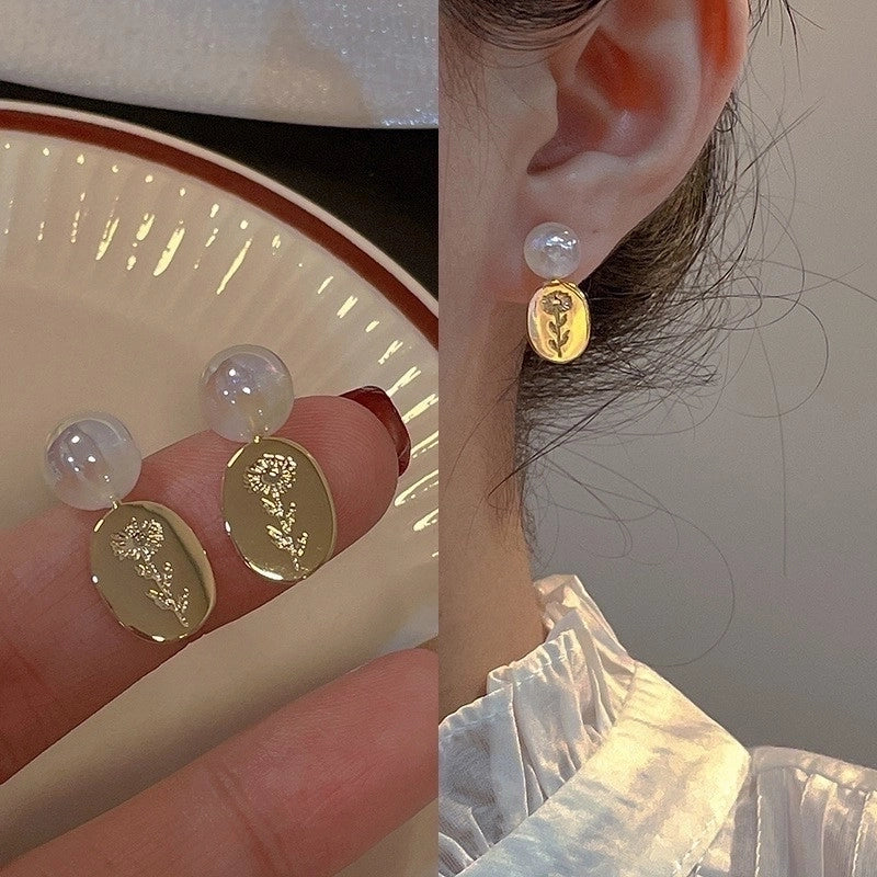 Lady Geometric Alloy Plating Artificial Pearls Women’s Earrings 1 Pair