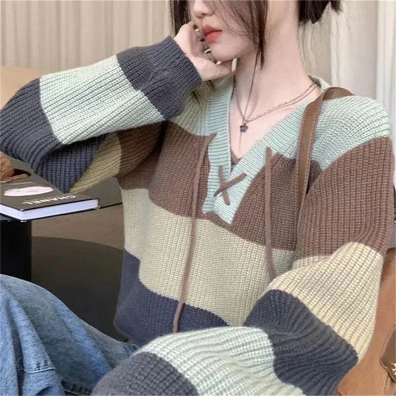 Toloer Toloer Striped V-Neck Sweater Women's Spring Hong Kong Retro Chic Design Loose Short Knit Top-Outfit Ideas