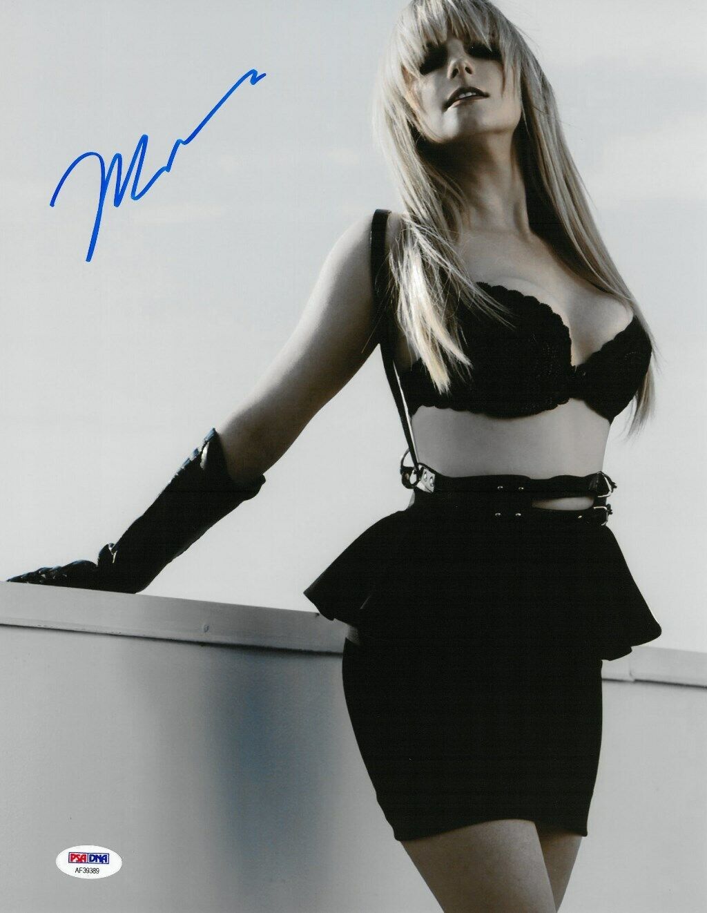 Melissa Rauch Signed Sexy Authentic Autographed 11x14 Photo Poster painting PSA/DNA #AF39389