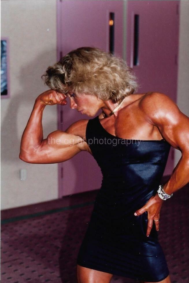 FEMALE BODYBUILDER 80's 90's FOUND Photo Poster painting Color MUSCLE WOMAN Original EN 16 23 H