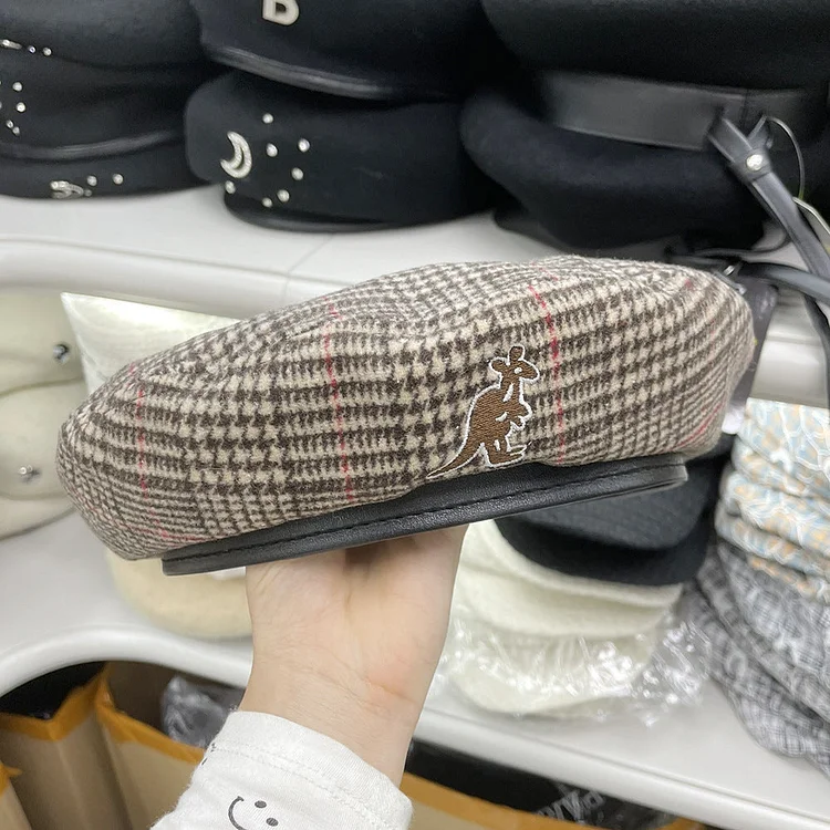 LL Cool J Hat Kangaroo Beret Embroidered Logo Plaid Retro Beret Painter Cap Autumn and Winter