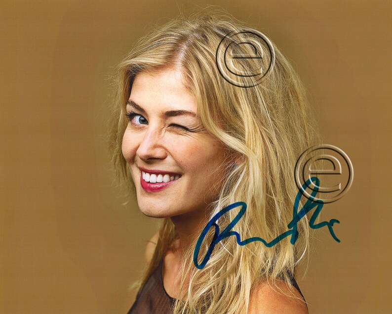 Rosamund Pike Autographed Signed Photo Poster painting 8 x 10 print Photo Poster painting picture poster wall art autograph