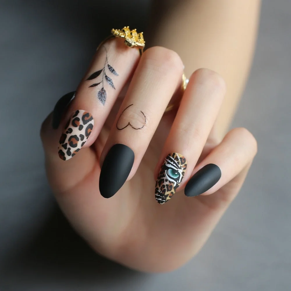 28pcs /bag Short Fake nails for Almond Leopard print acrylic nails with black matte Tiger nails False stilettonails