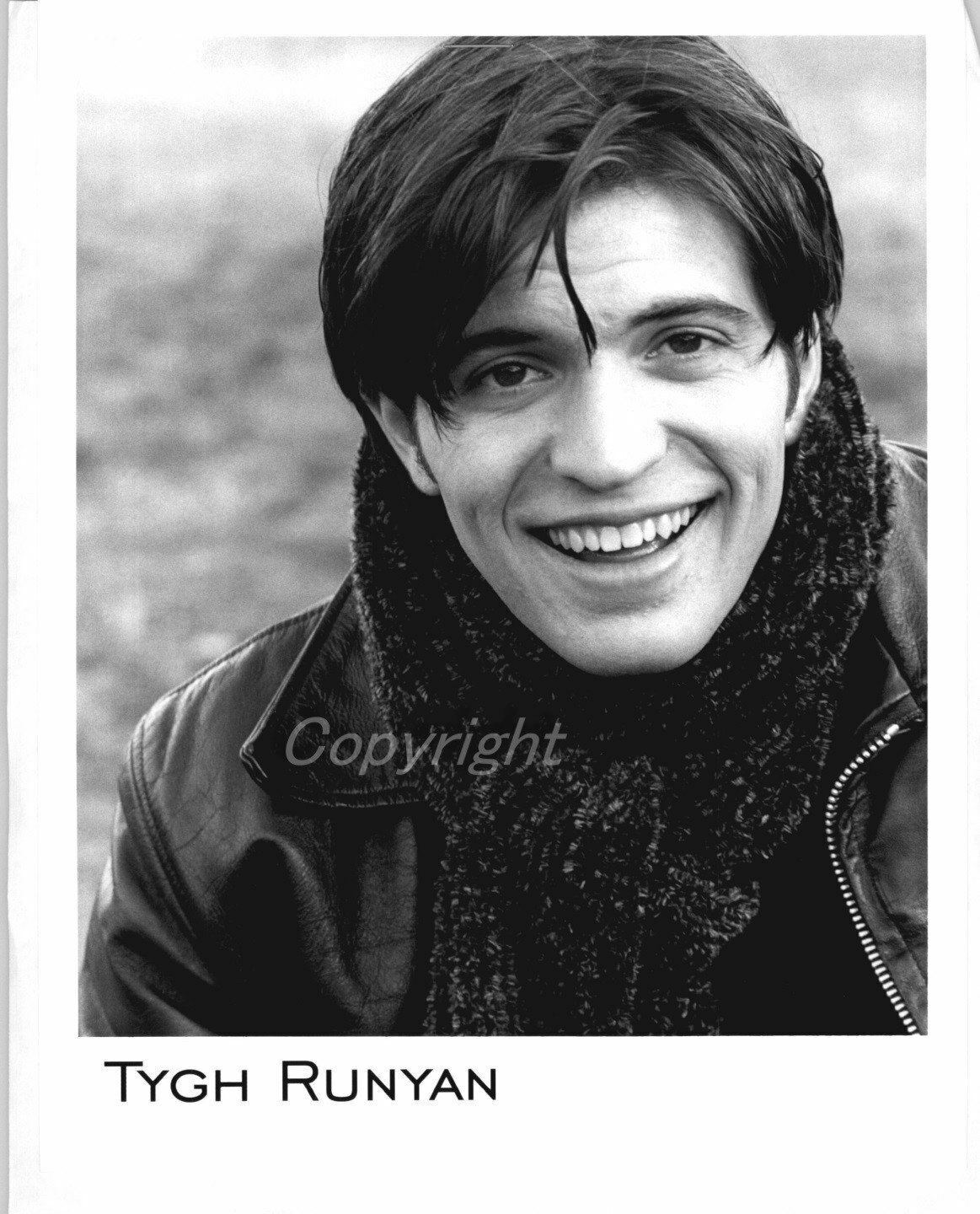 Tygh Runyan - 8x10 Headshot Photo Poster painting w/resume - Versailles