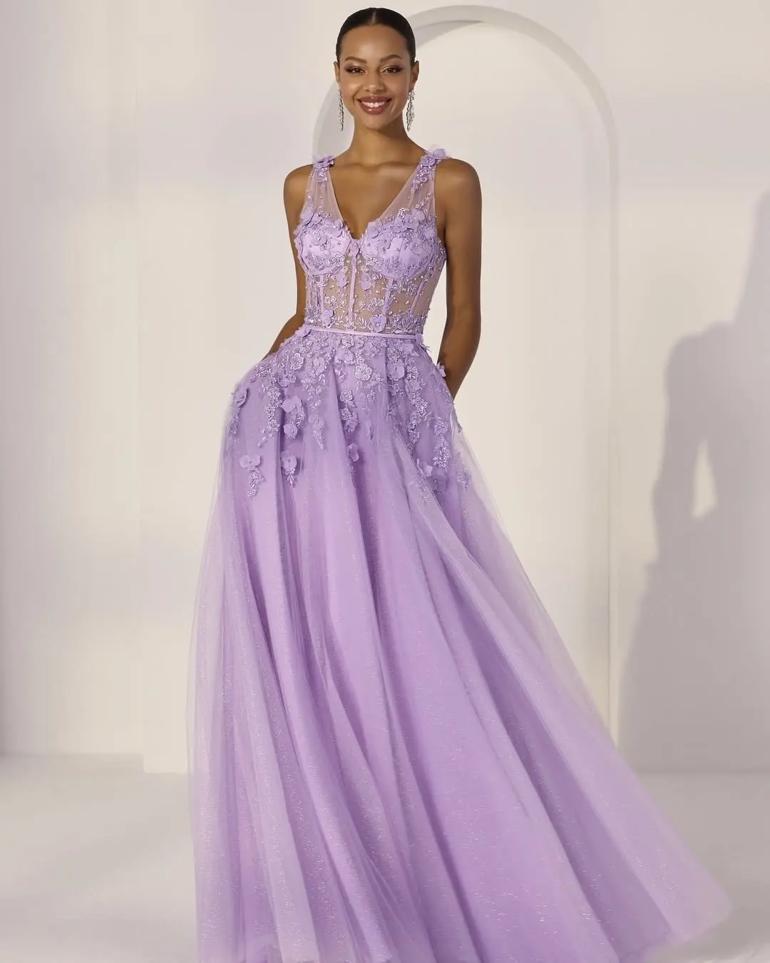 Lavender Tulle V-Neck Sheer Straps Sleeveless Long A-Line Prom Dress With Flower Appliques | YK0859 Wellcucu
