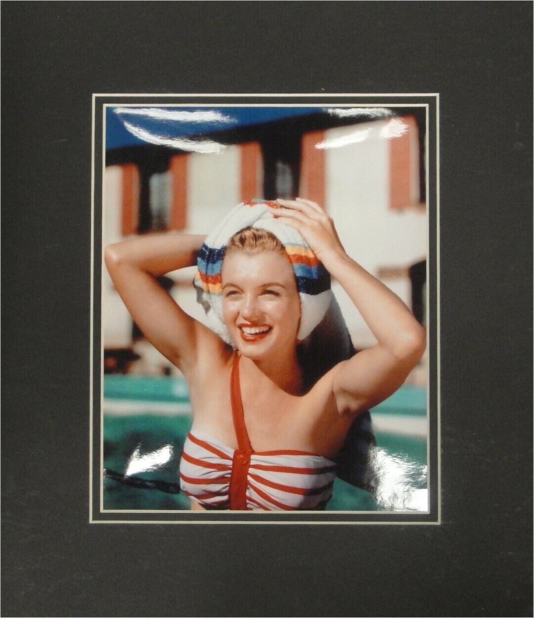 Marilyn Monroe Unsigned 8x10 Photo Poster painting Matted to fit 11x14 Holding Towell On Head