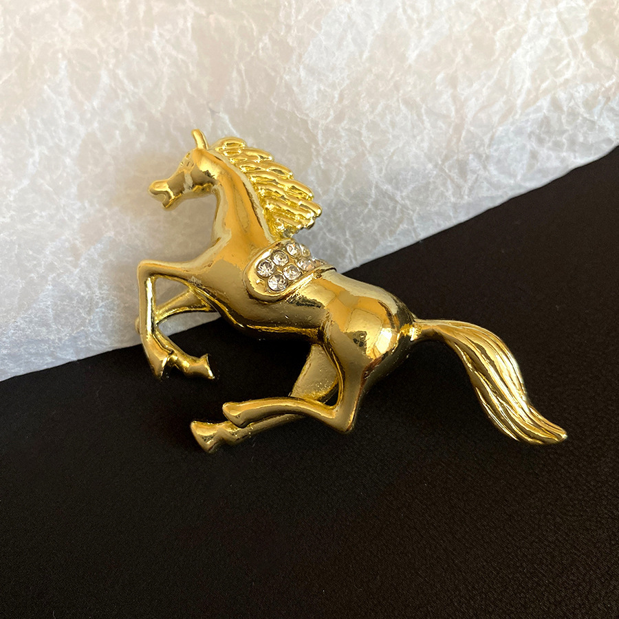 This is a fabric pony and knitted flower brooch for your zodiac year It's a creative and versatile piece that goes well with suits and is a unique and stylish accessory