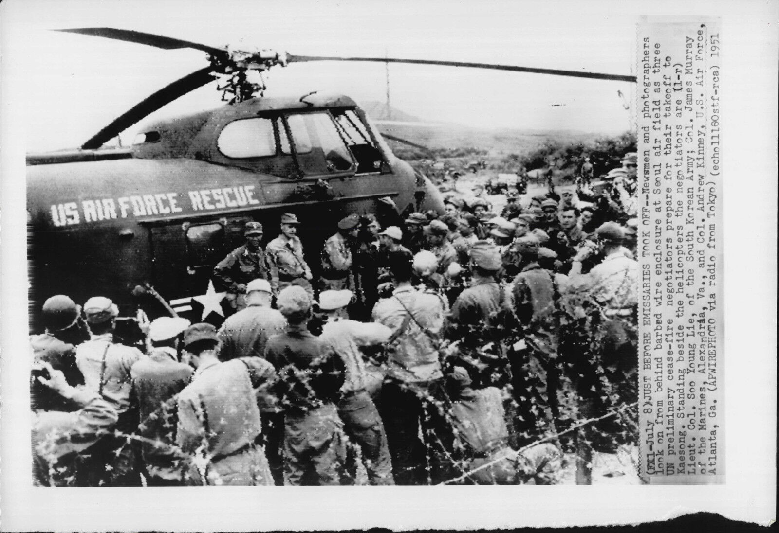 Negotiators Leave Helicopter 1951 Korean War Press Photo Poster painting Colonel Andrew Kinney