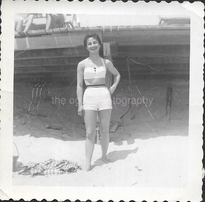 Vintage 40'S 50'S GIRL bw FOUND BEACH Photo Poster painting Original Snapshot JD 19 30 O