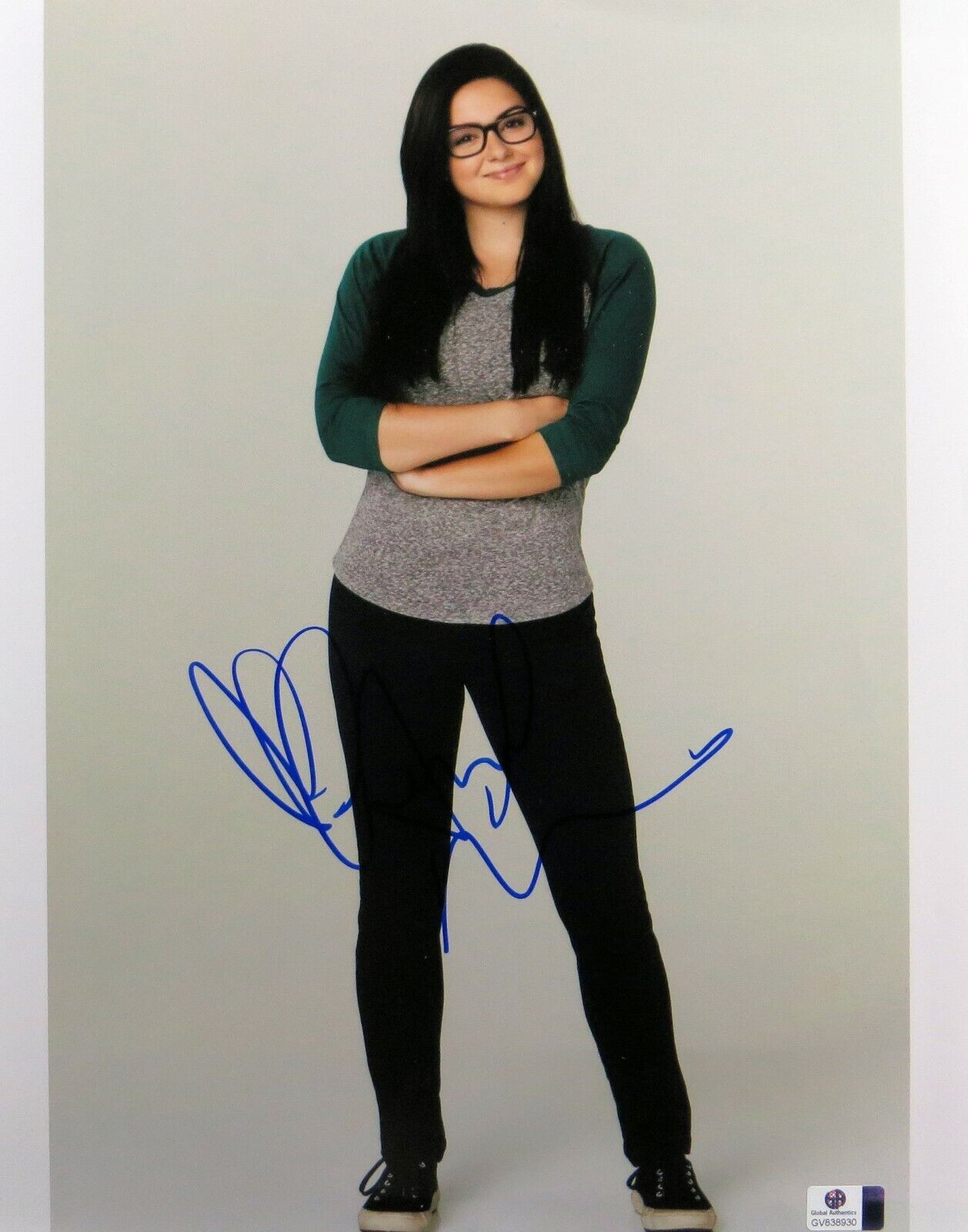 Ariel Winter Autographed 11X14 Photo Poster painting Modern Family Cute Arms Crossed GV838930