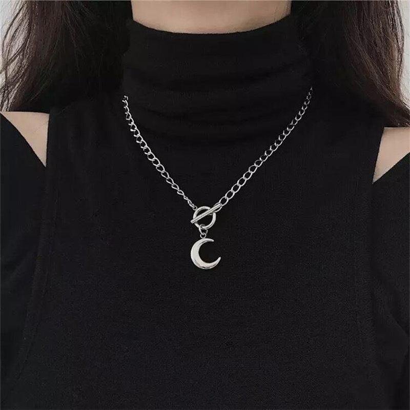 Moon Round T-shaped Buckle Necklace