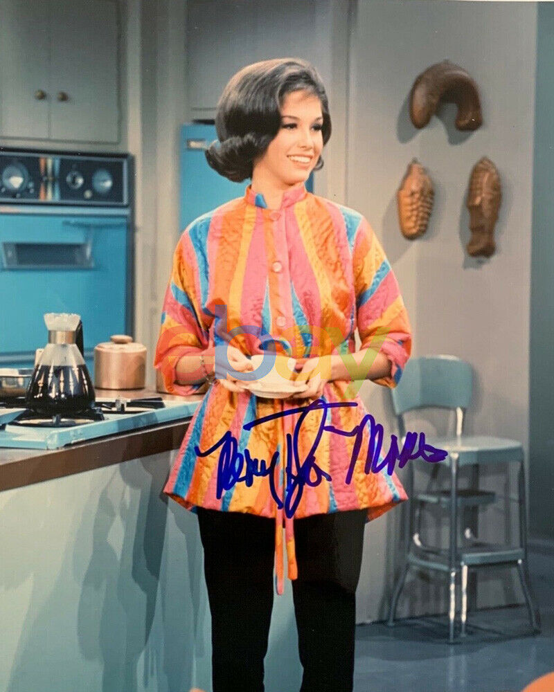 Mary Tyler Moore Signed Photo Poster painting 8x10 Autograph Dick Van Dyke Cute reprint