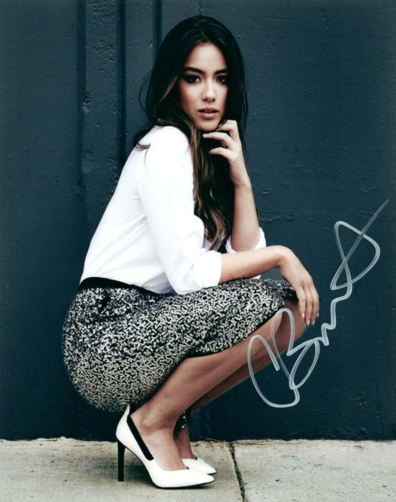 Chloe Bennet signed 8x10 Photo Poster painting autographed Picture Pic and COA