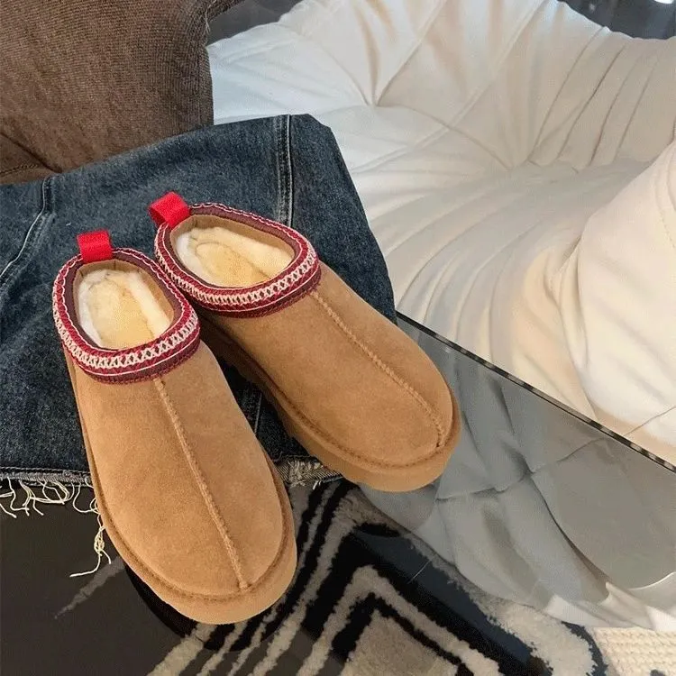 Snow Boots Women's Winter New Thick-Soled One-Piece Slippers Outer Wear Closed Toe Leather Thick Cotton Shoes