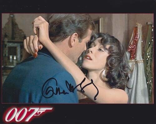 CARMEN DU SAUTOY 007 JAMES BOND AUTOGRAPH AS SAIDA MAN WITH THE GOLDEN GUN