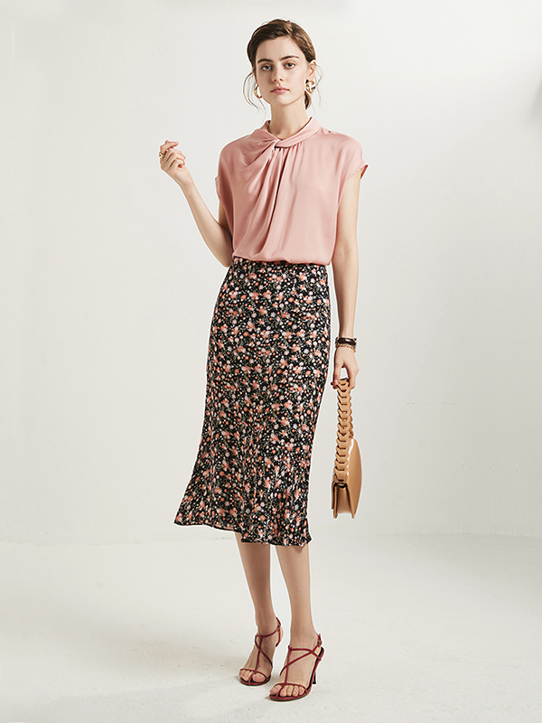 Ensemble de jupe et top en soie deux pièces à la mode rose à volants 1