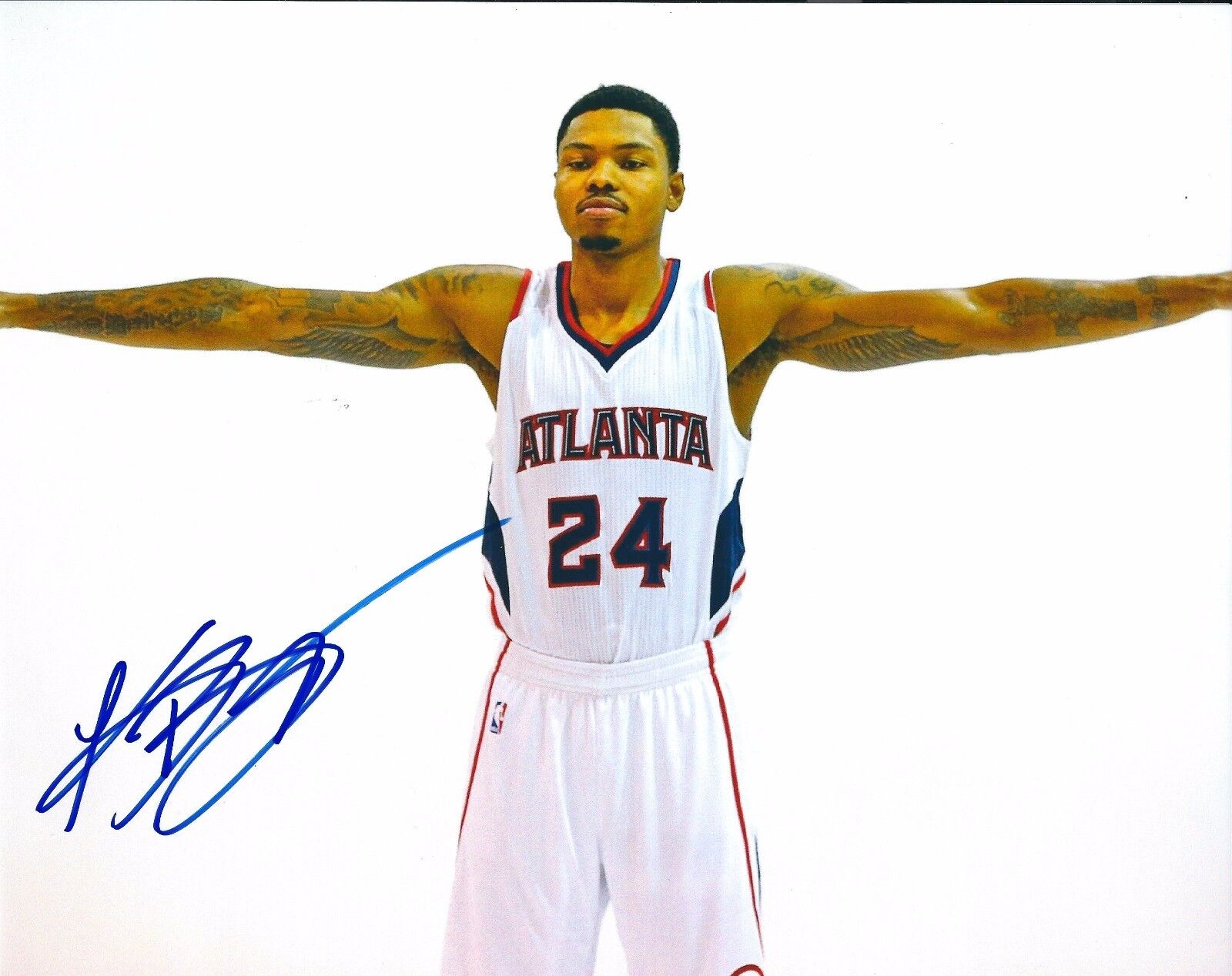 Autographed KENT BAZEMORE Atlanta Hawks 8x10 Photo Poster painting w/COA