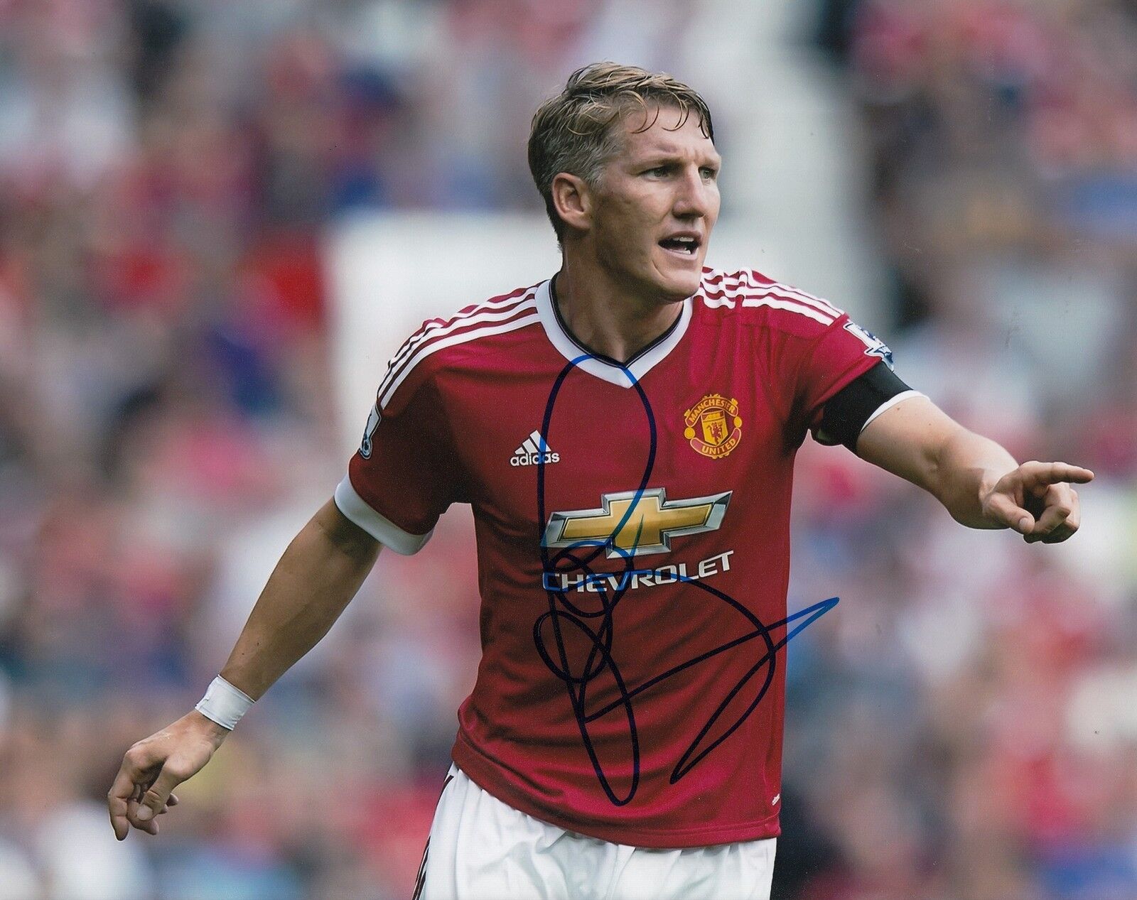 BASTIAN SCHWEINSTEIGER signed (MANCHESTER UNITED) SOCCER 8X10 Photo Poster painting W/COA