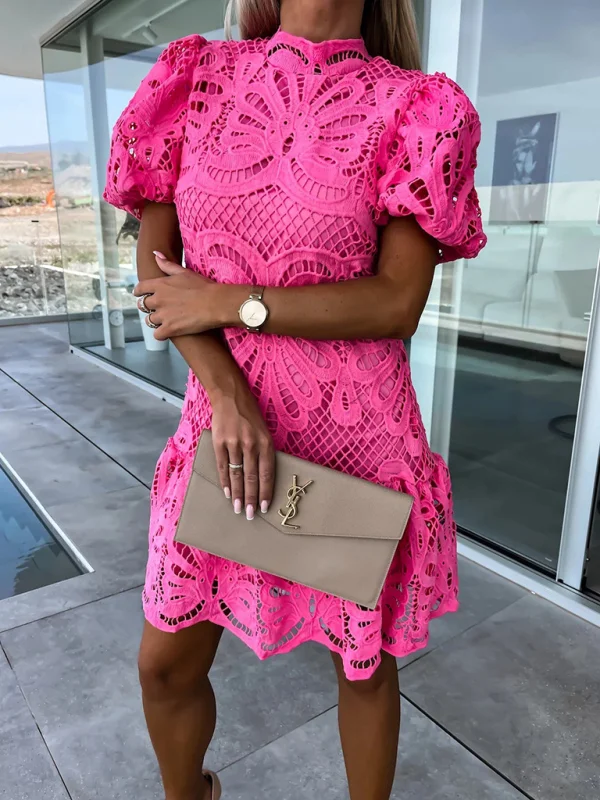How to Select Flattering Shift Dresses for Older Women: Balance Comfort and Style