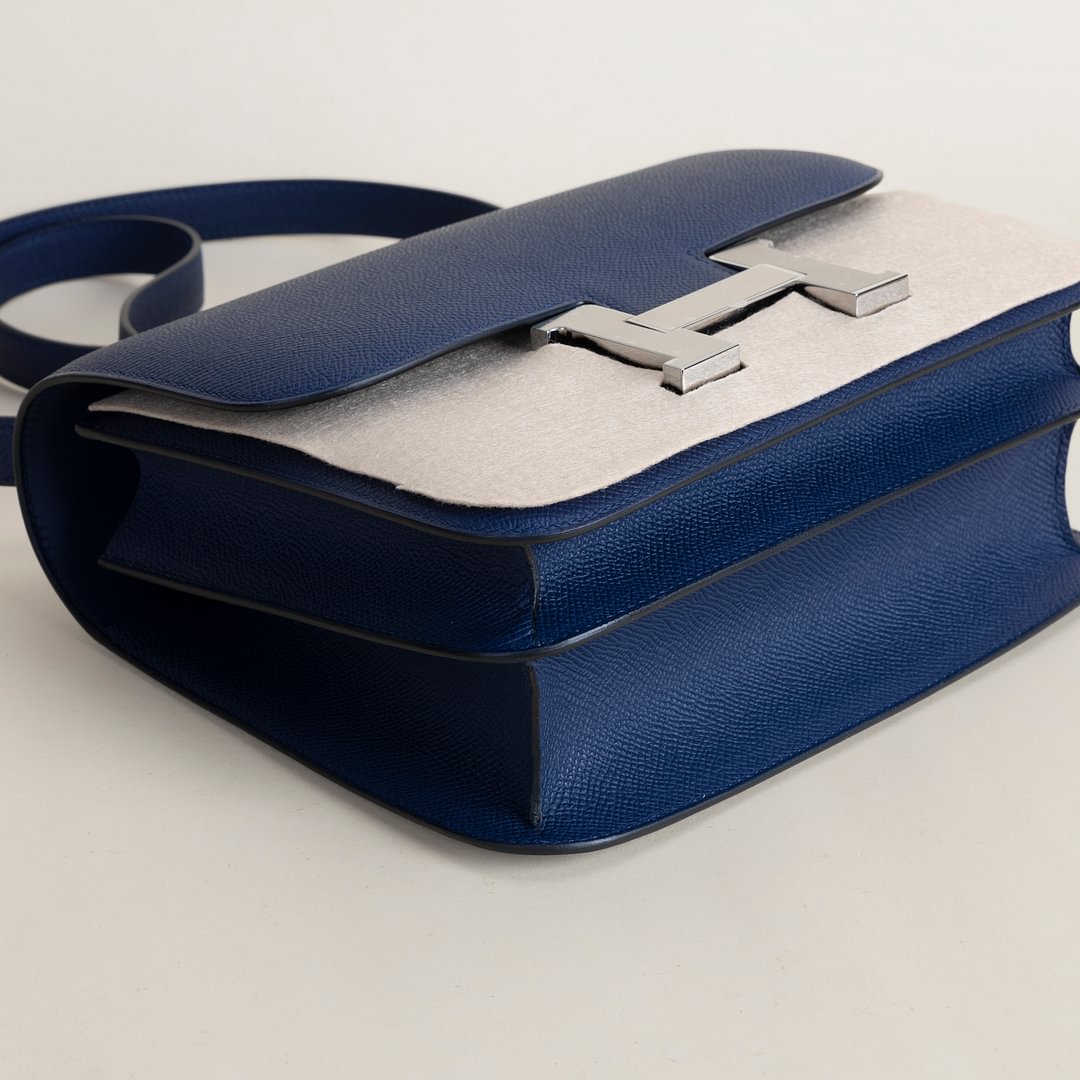 Constance 24CM Epsom 73 Bleu sapphire PHW