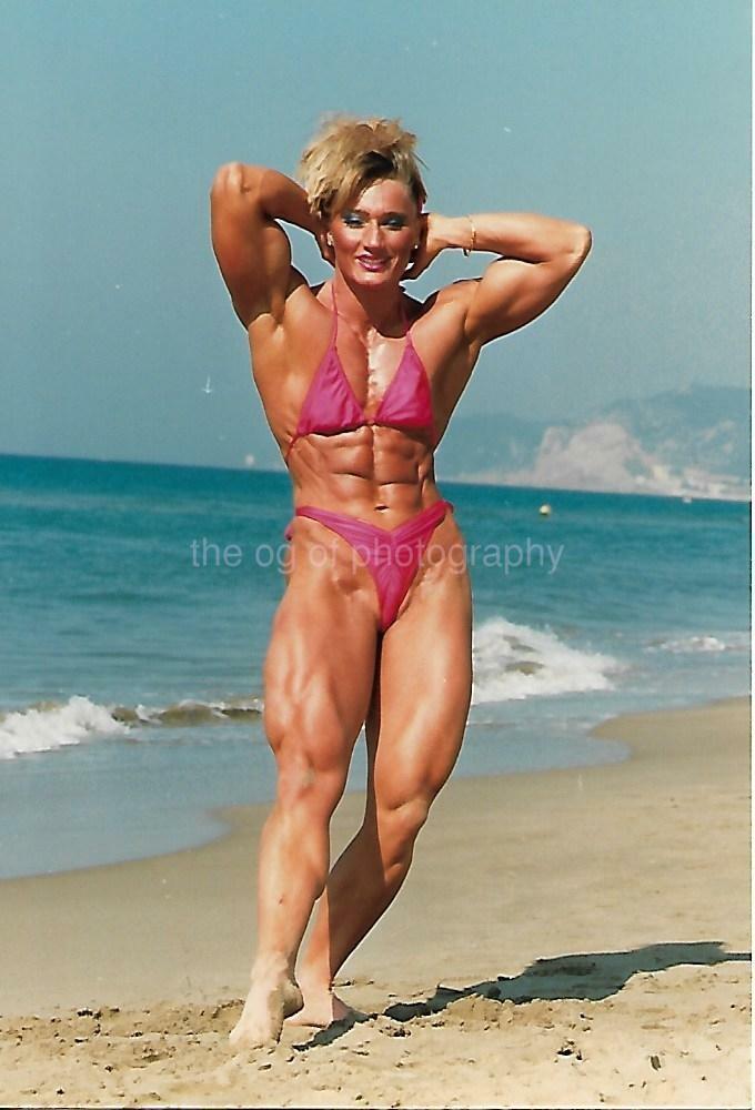 FEMALE BODYBUILDER 80's 90's FOUND Photo Poster painting Color MUSCLE PRETTY WOMAN EN 22 47 L