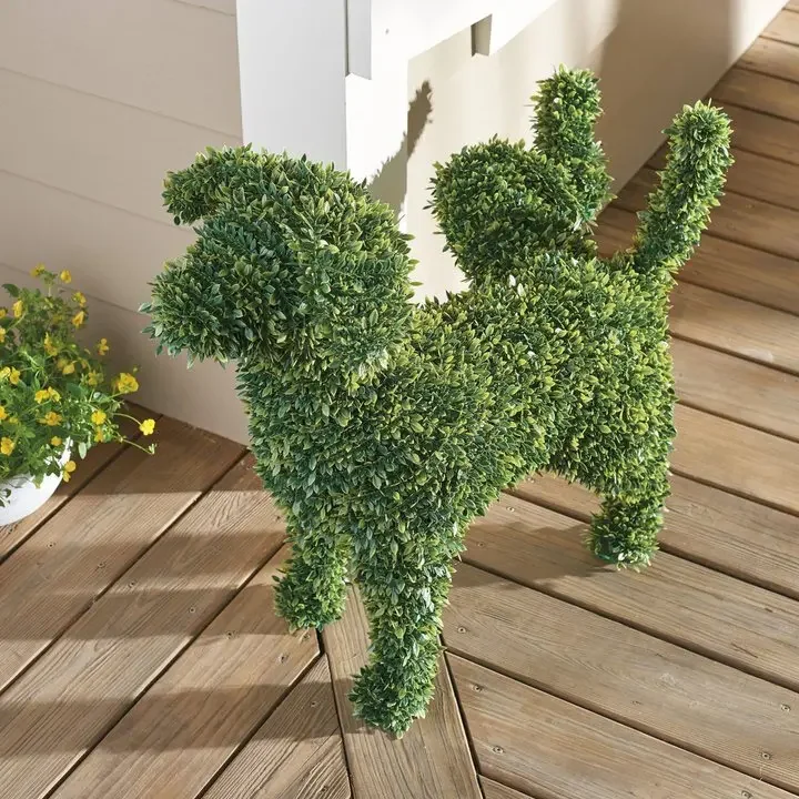Decorative Peeing Dog Topiary
