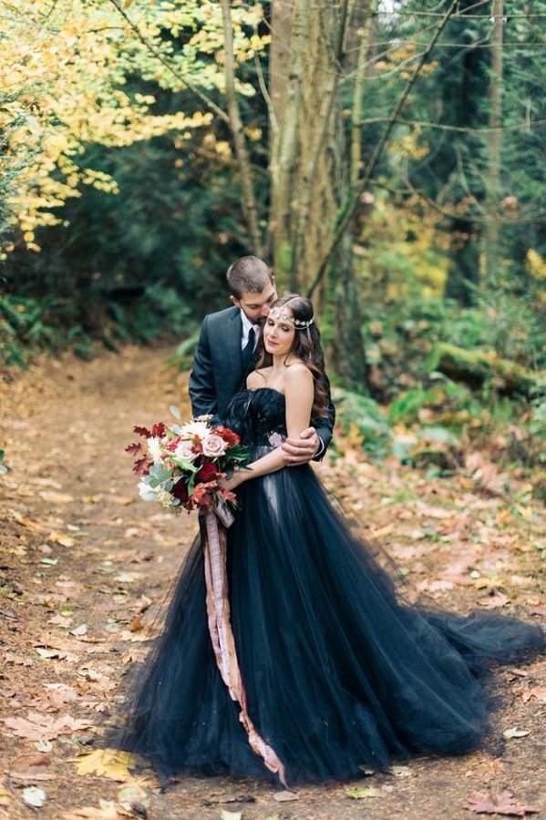 Beautiful A-line Strapless Tulle Long Black Wedding Dress With Appliques Lace | Ballbellas Ballbellas