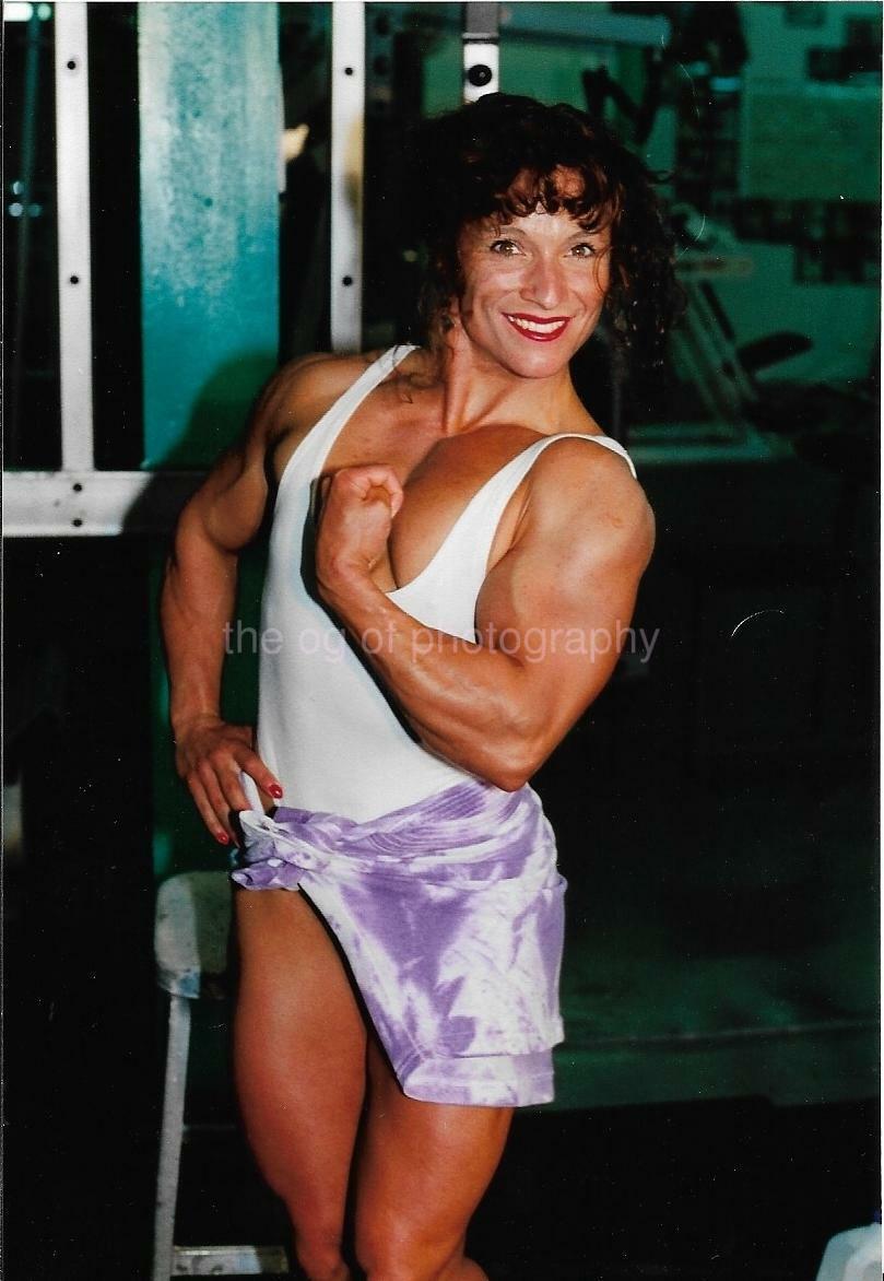 FEMALE BODYBUILDER 80's 90's FOUND Photo Poster painting Color MUSCLE GIRL Original EN 17 13 I