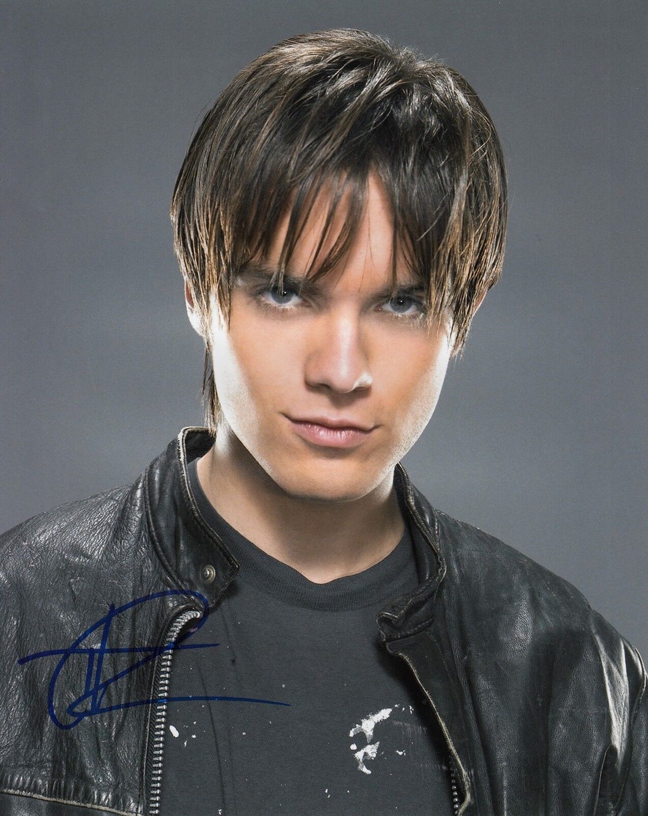 THOMAS DEKKER signed (TERMINATOR SARAH CONNOR CHRONICLES) 8X10 Photo Poster painting W/COA #2