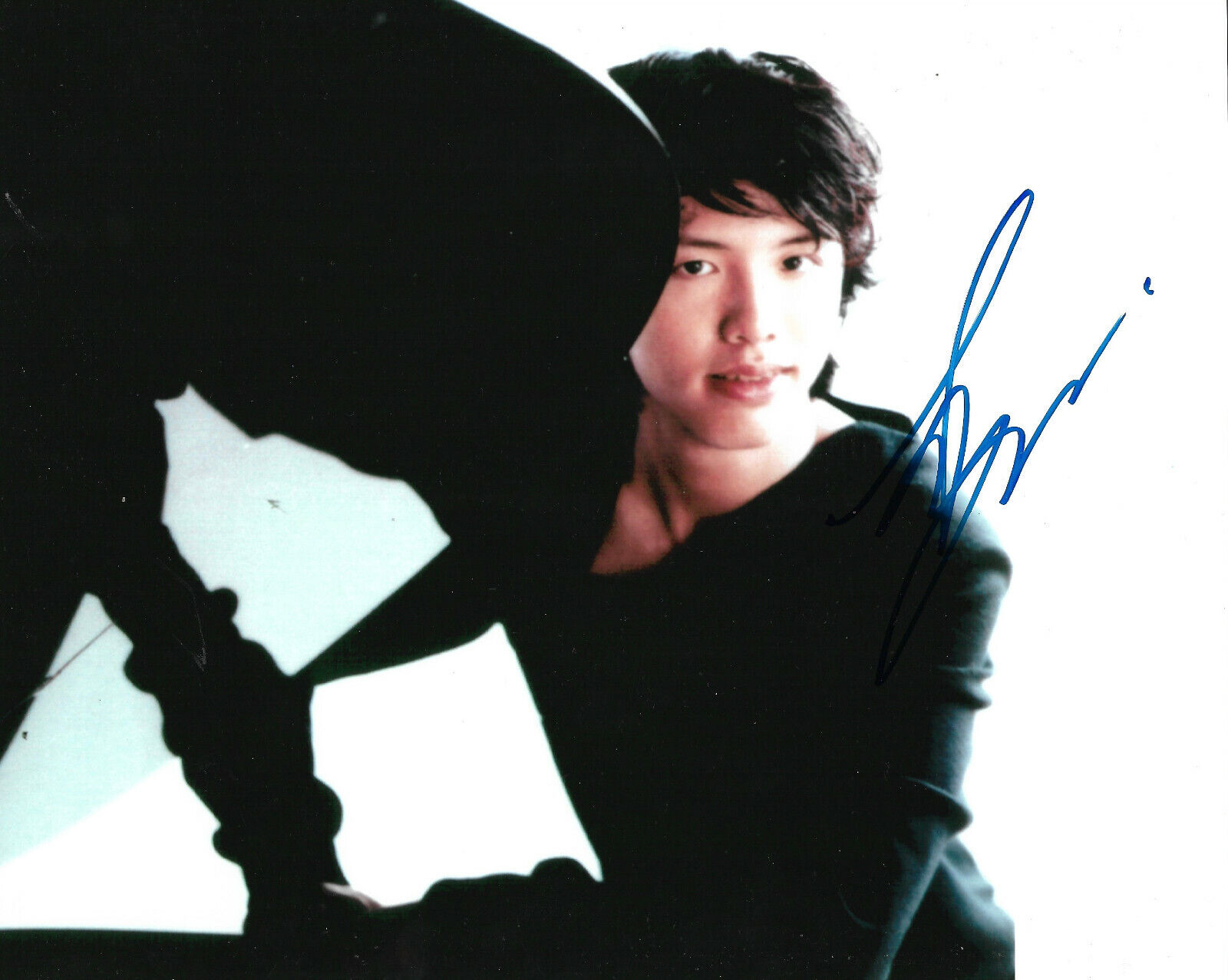 Yundi Li Pianist signed 8x10 inch Photo Poster painting autograph