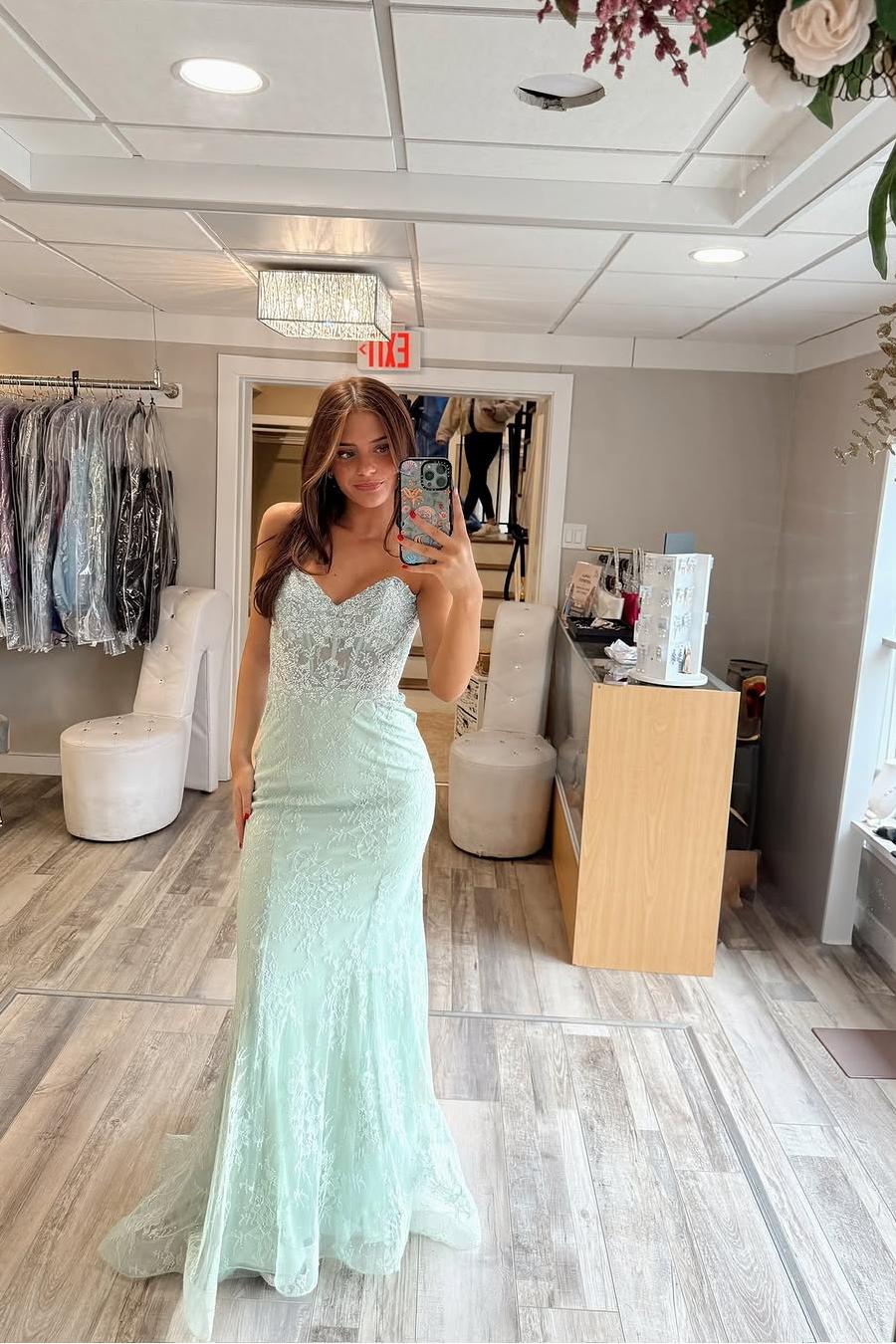 Lussooy Mint Green Beautiful Lace Sleeveless V Neck Strapless Mermaid Prom Dress with Embroidery 