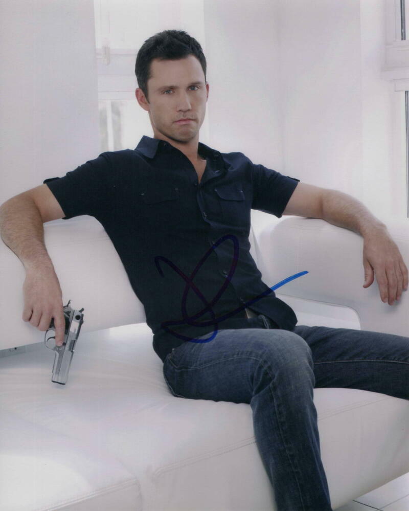 JEFFREY DONOVAN SIGNED AUTOGRAPH 8x10 Photo Poster painting - MICHAEL WESTEN BURN NOTICE STUD