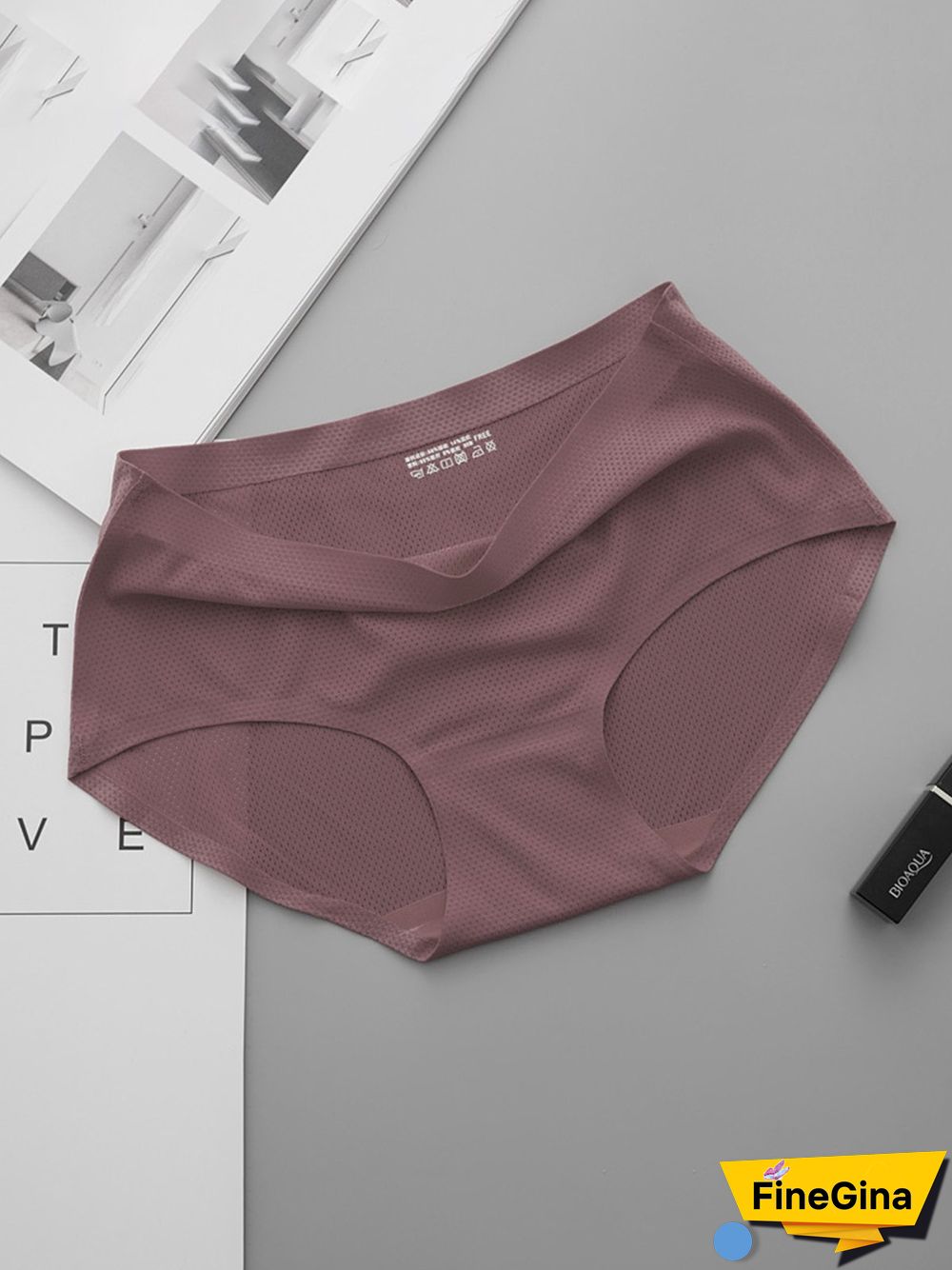 Women's Breathable Ice Silk Seamless Briefs One Piece Cotton Bottom Crotch Mid Waist Panties Plus Size