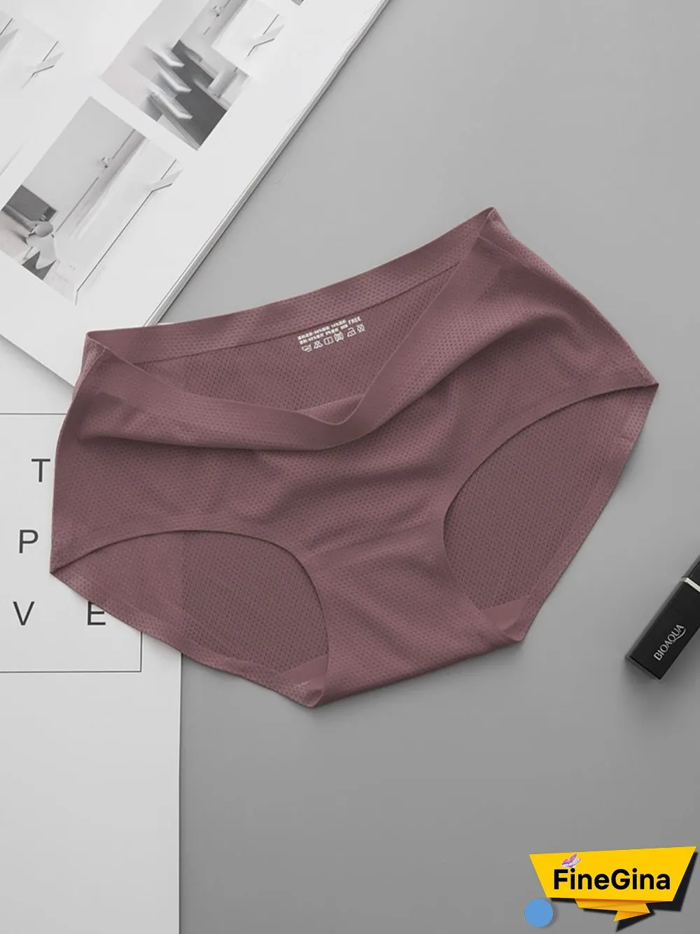 Women's Breathable Ice Silk Seamless Briefs One Piece Cotton Bottom Crotch Mid Waist Panties Plus Size