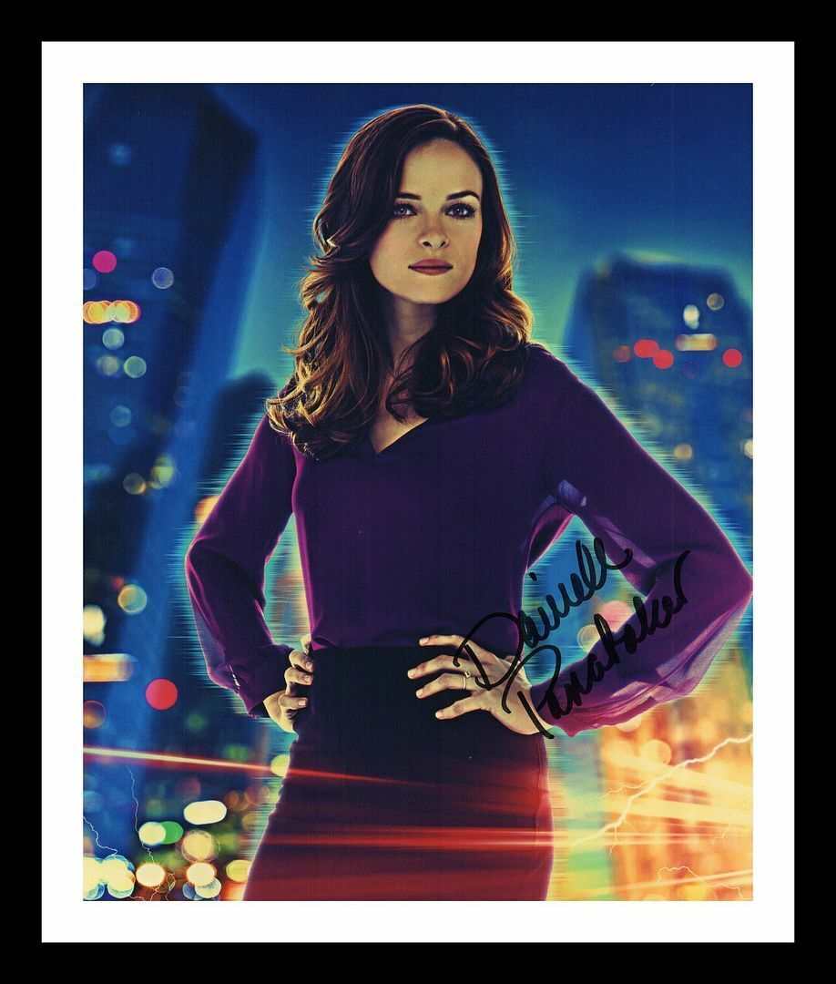 Danielle Panabaker Autograph Signed & Framed Photo Poster painting 1