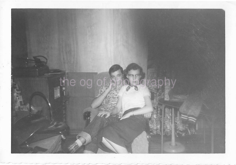 YOUNG COUPLE Vintage FOUND Photo Poster paintingGRAPH bw BOY GIRL Original Snapshot 011 7 I