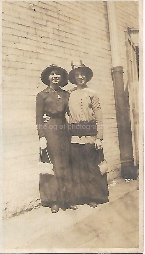 FOUND ANTIQUE Photo Poster painting Original BLACK AND WHITE Portrait WOMEN FROM THEN 21 59 F