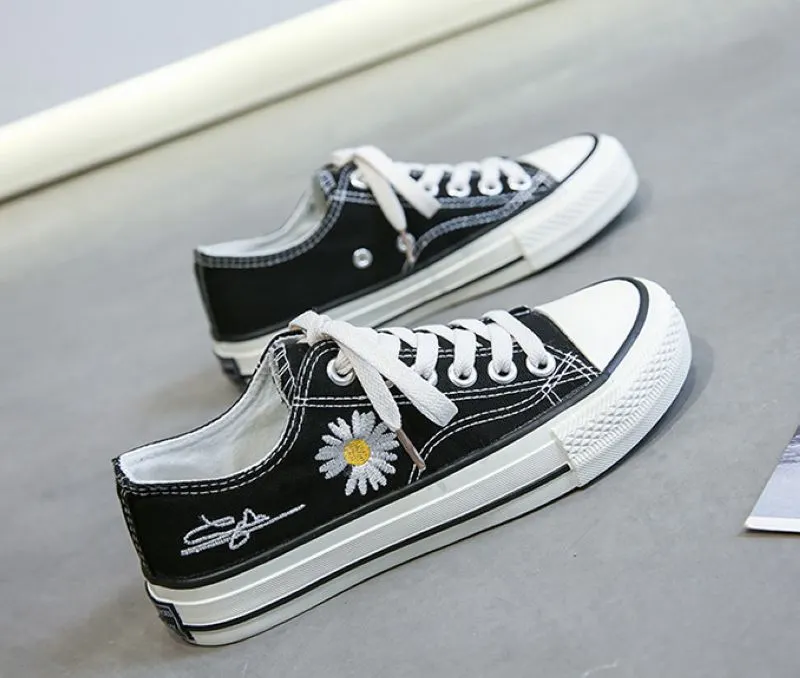 2022 New Korean Style Ulzzang Daisy Canvas Shoes for Women 45 White Black Yellow Green Purple Color sneakers women
