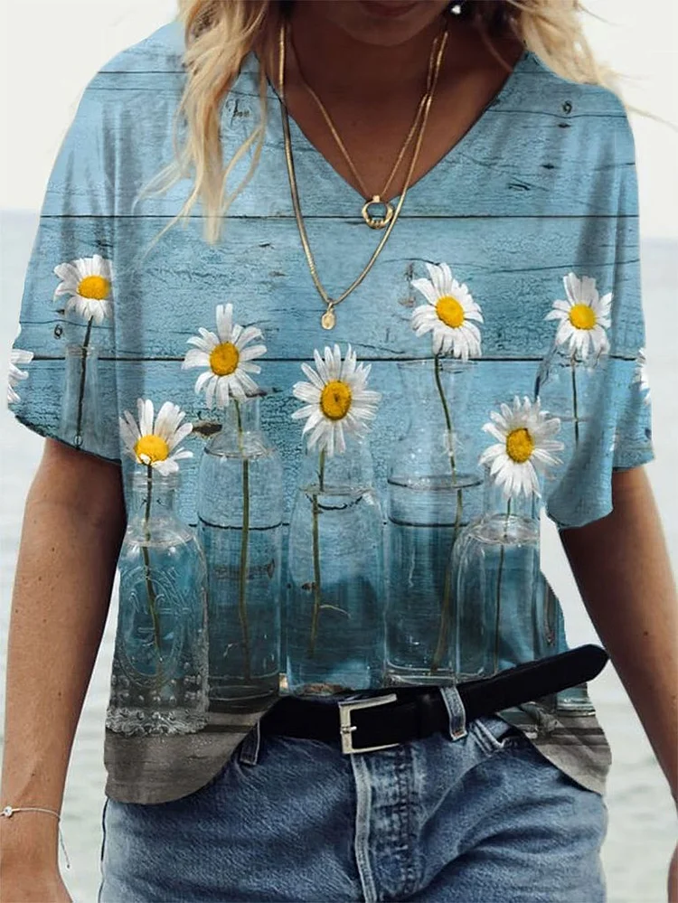 Daisy Flower Vase Print V-Neck T-Shirt