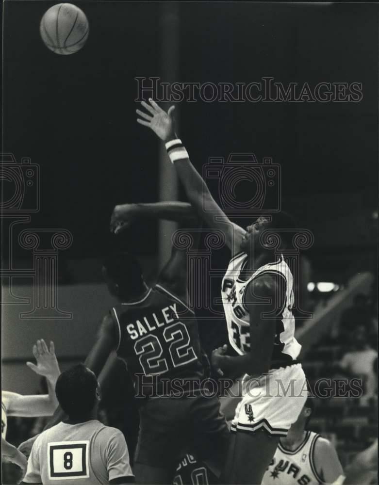 Press Photo Poster painting Spurs basketball game - hps00801