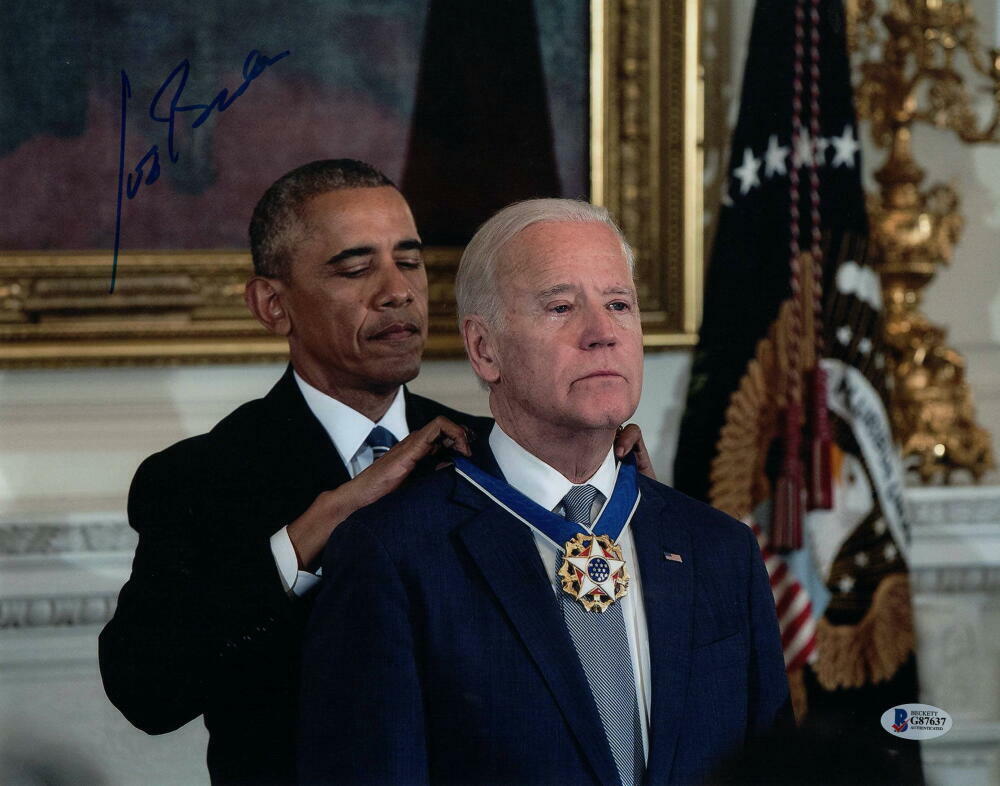 PRESIDENT JOE BIDEN SIGNED AUTOGRAPH 8X10 Photo Poster painting - W/ BARACK OBAMA, RARE, BECKETT