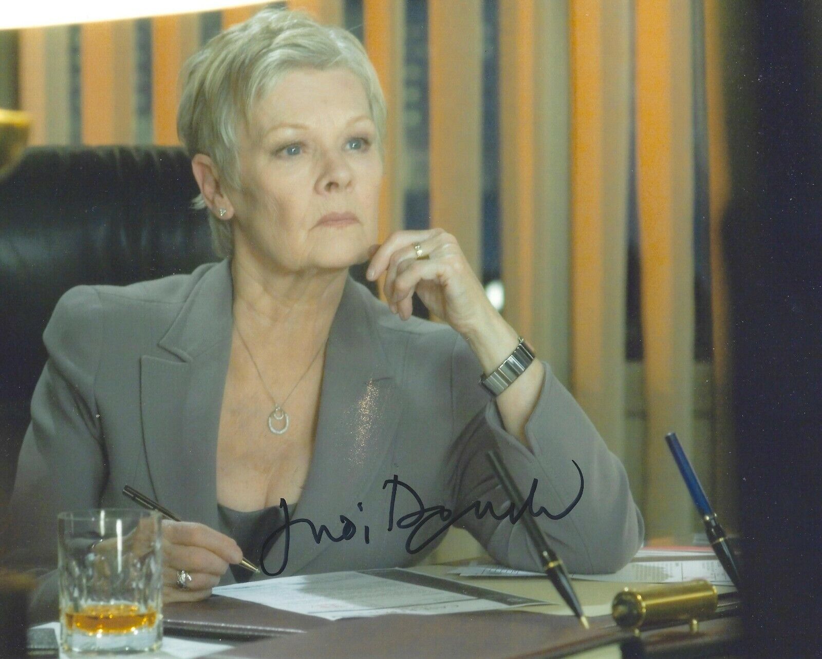 DAME JUDI DENCH SIGNED 8x10 Photo Poster painting 5 UACC & AFTAL AUTOGRAPH - JAMES BOND 007 M