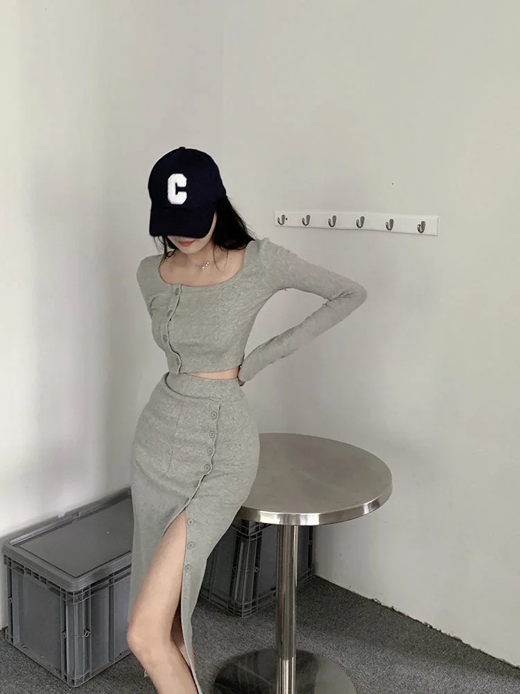 Uveng Uveng New Suit Hottie Exposed Umbilled Long-Sleeved Top + High Waist Open Half-Body Bag Skirt Two Sets