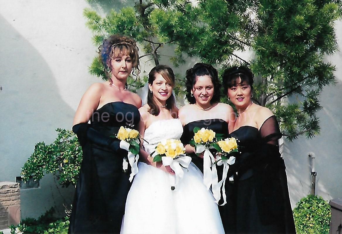 FOUND Photo Poster paintingGRAPH Color WEDDING GIRLS Original Portrait 112 12 I