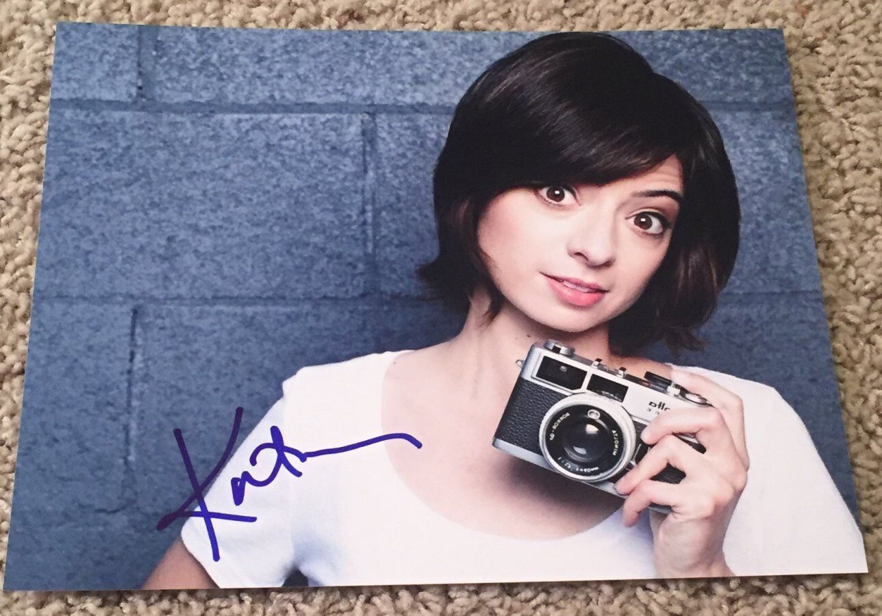 KATE MICUCCI SIGNED AUTOGRAPH THE BIG BANG THEORY 8x10 Photo Poster painting B w/PROOF